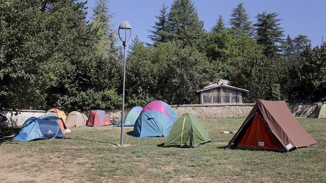 İtalya çadırda kalan depremzedeler için çözüm arıyor