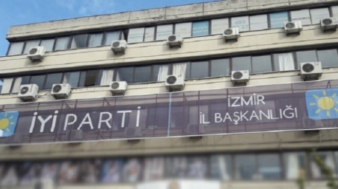 İYİ Parti İzmir’de ikinci deprem… İlçe başkanları ve aday adayları istifa ediyor!