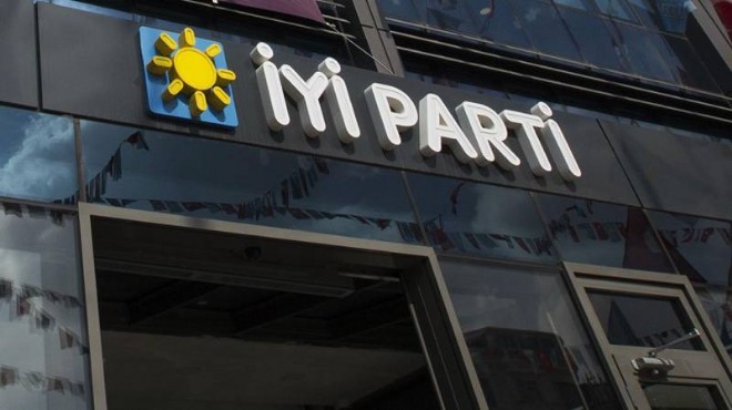 İYİ Parti Manisa da 41 kişi istifa etti!