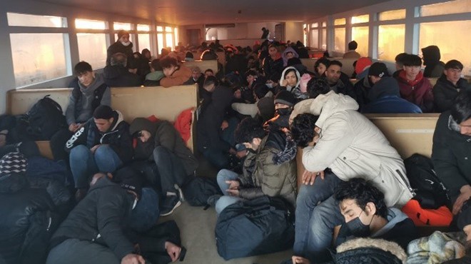 İzmir açıklarında 278 kaçak göçmen yakalandı