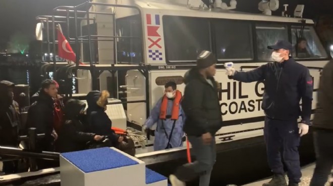 İzmir açıklarında 87 düzensiz göçmen karaya çıkarıldı