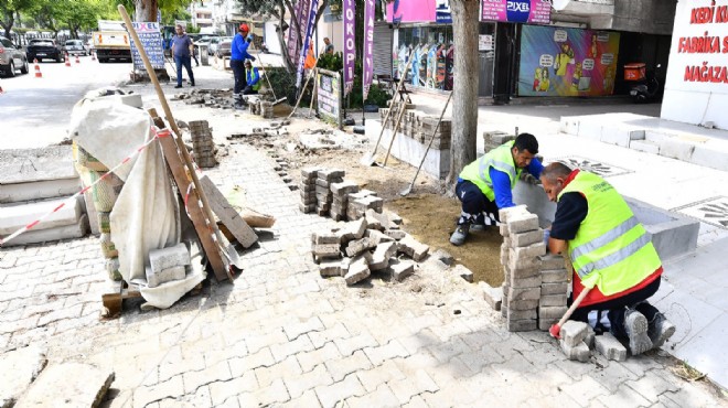 İzmir Büyükşehir Belediyesi kaldırımları yeniliyor