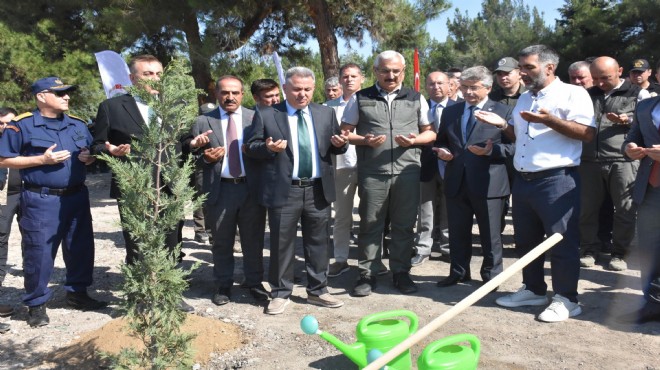 İzmir de 15 Temmuz şehitleri anısına fidan dikildi