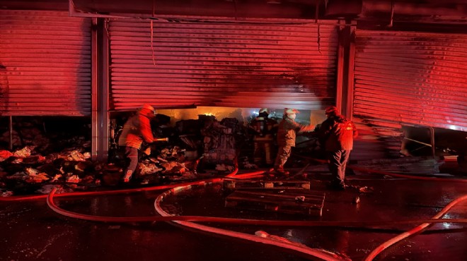 Gıda Çarşısı nda yangın paniği: 3 iş yeri zarar gördü!