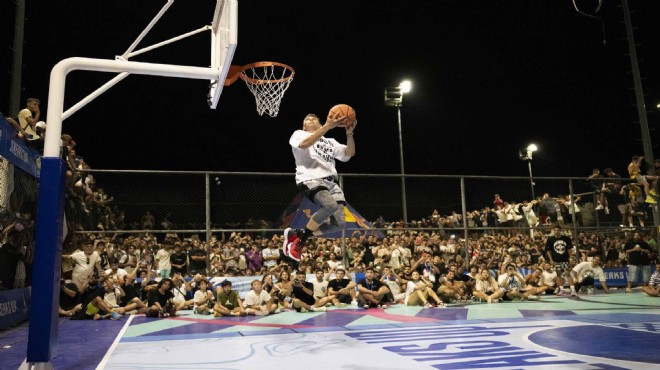 İzmir’de basketbolseverler smaç gösterisinde buluştu