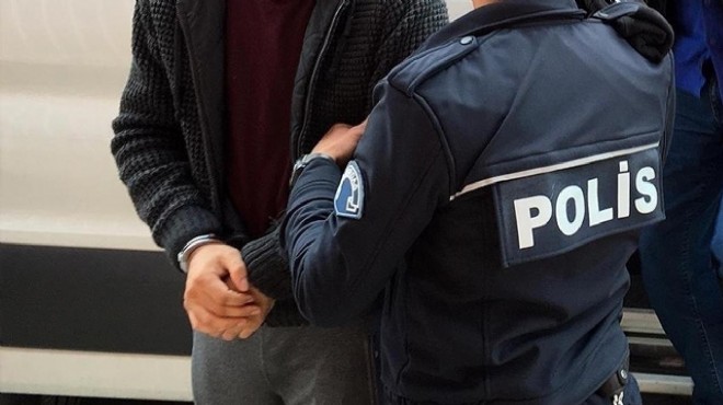 İzmir de  bıçaklı  oto gasbı: 5 şüpheli yakalandı!