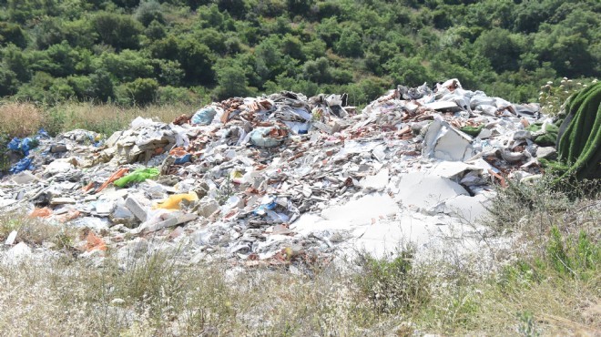 İzmir de bir mahalle diken üstünde:  Zehirli moloz  isyanı!