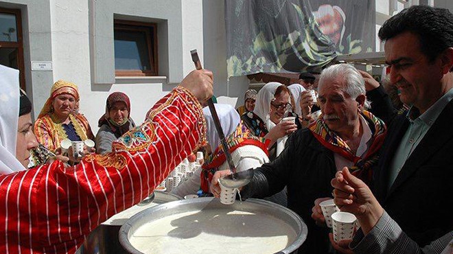 İzmir’de birlik cemiyle nevruz kutlaması