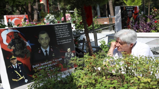 İzmir’de buruk bayram... Şehitliklerde hüzün