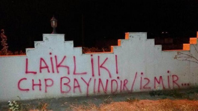 İzmir’de CHP’li gençlerden Kahraman’a tepki yazıları!