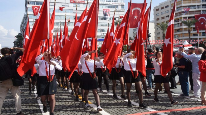 İzmir de Cumhuriyet Bayramı coşkusu