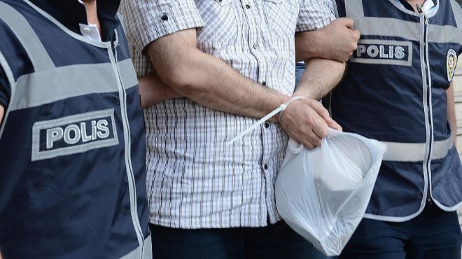 İzmir de cuntacı 4 rütbeli FETÖ den tutuklandı