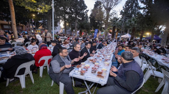 İzmir de dayanışma sofraları devam ediyor