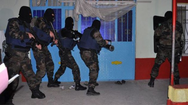 İzmir de üç koldan terör operasyonu: Onlarca gözaltı!
