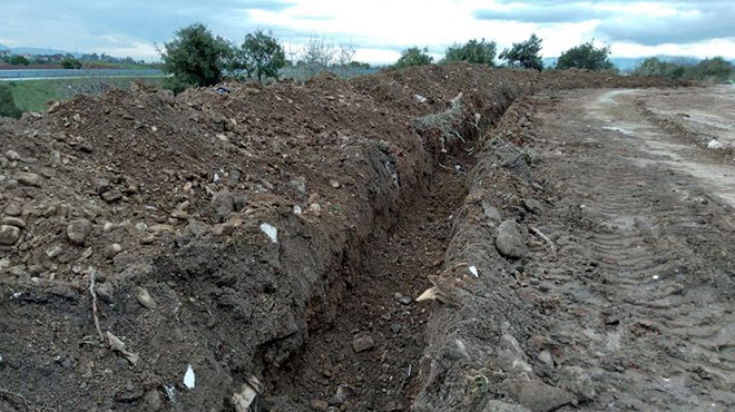 İzmir de dere yatağına dökülen molozlar temizlendi