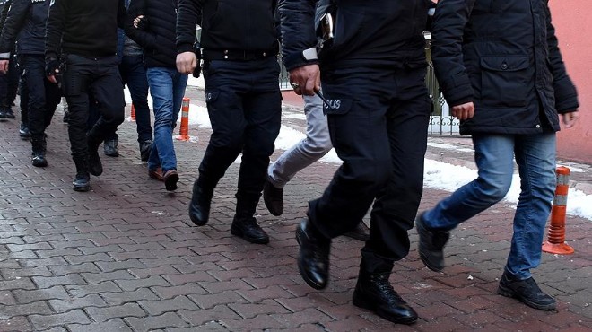 İzmir de kapora dolandırıcılığı... 20 şüpheli yakalandı!