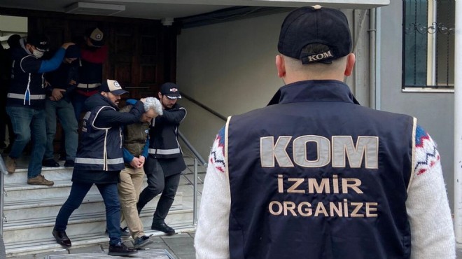 İzmir de FETÖ baskını... 4 kişi tutuklandı!