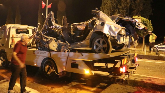 İzmir de hız ölüm getirdi: İbre 200 de takılı kaldı!