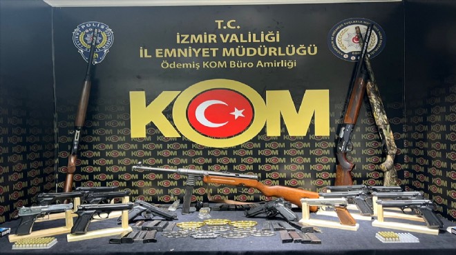 İzmir de kaçak silah operasyonu... Cephanelik!