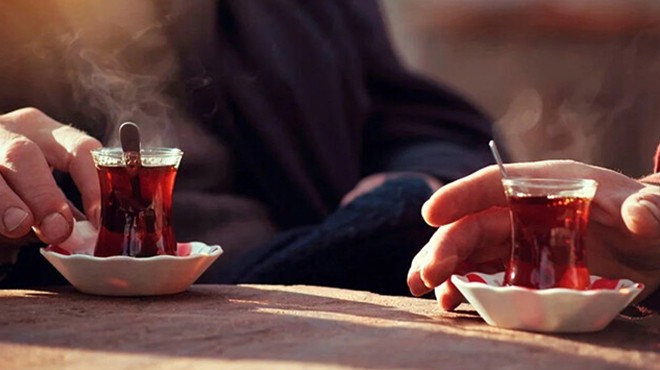 İzmir’de kahvecilerden zam hamlesi… 1 çay, 10-13 TL!