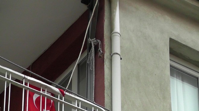 İzmir’de korkunç son: Kendini evinin balkonuna astı