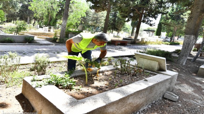 İzmir de mezarlıklar bayrama hazır!