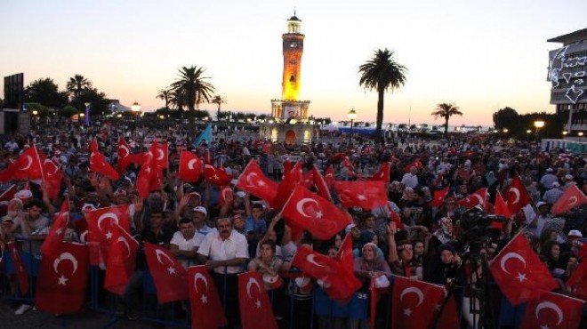 İzmir de darbeye karşı  nöbet  tam gaz!