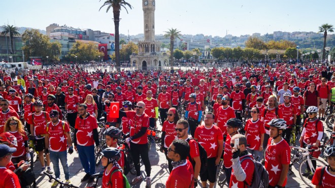 İzmir de pedallar Cumhuriyet için döndü