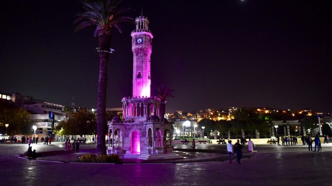 İzmir de saat kulesi pembe ışıklar saçtı... Çünkü...
