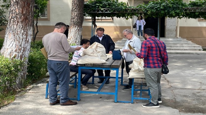 İzmir de sandık görevlilerine eğitim verildi!