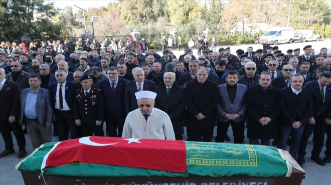 İzmir de şehit ailelerinin babası Alphan a son görev!