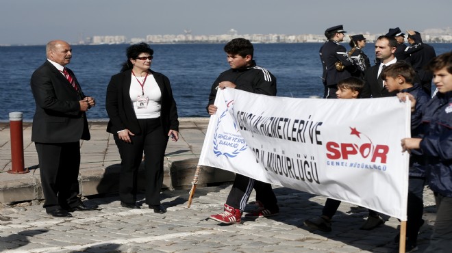 İzmir de törenler 26 yıldır onlara emanet!