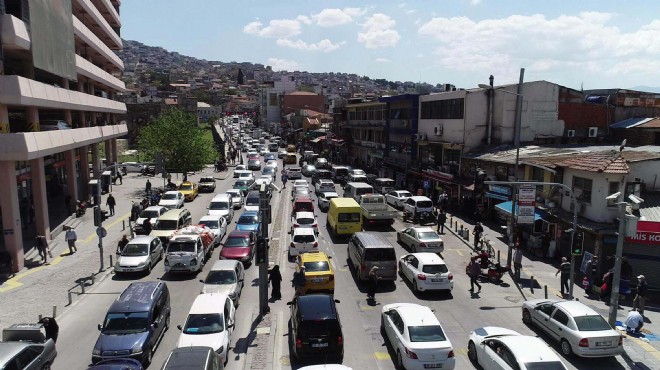 İzmir de trafiğe kayıtlı kaç araç var?