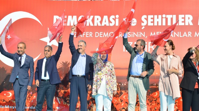 Konak ta birliğin nöbeti: İzmir tek yürek!