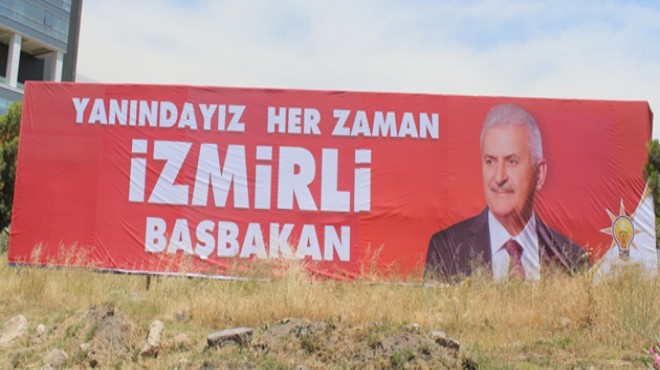 İzmir’de ‘Yıldırım’ afişi krizi:  Zabıta kaldırdı  iddiası!