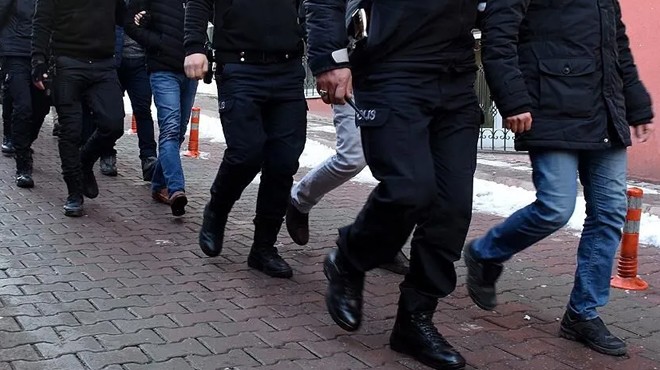 İzmir de zehir tacirlerine darbe: 260 tutuklama!