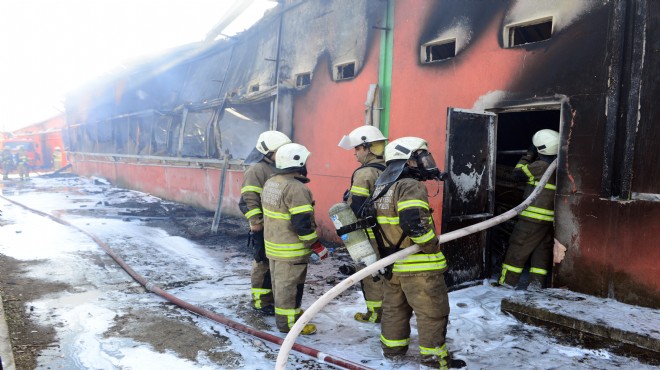 İzmir de tavuk çiftliği kül oldu