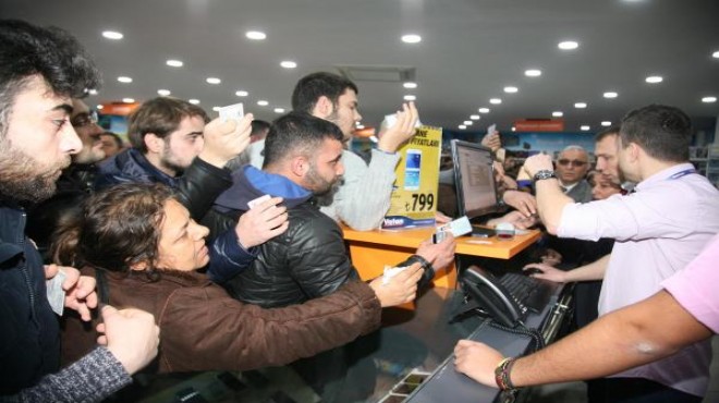 İzmir’deki teknolojik market açılışında izdiham!