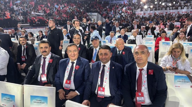 İzmir delegelerinden kurultay pozu