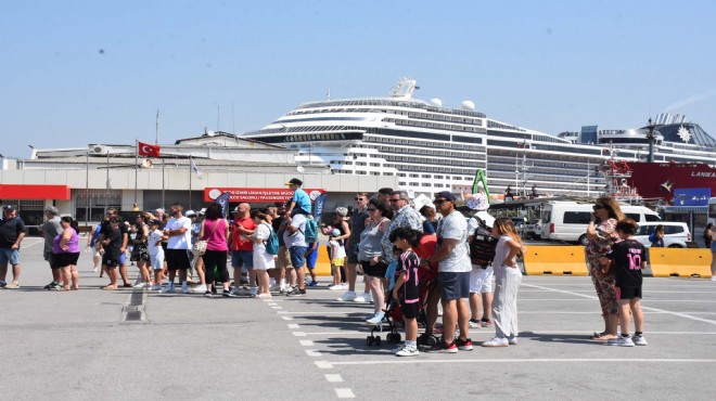 İzmir e kruvaziyerle 4 bin 175 yolcu geldi