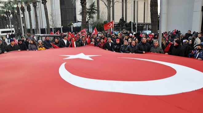 İzmir e  Şehitlere saygı, teröre lanet  yürüyüşü