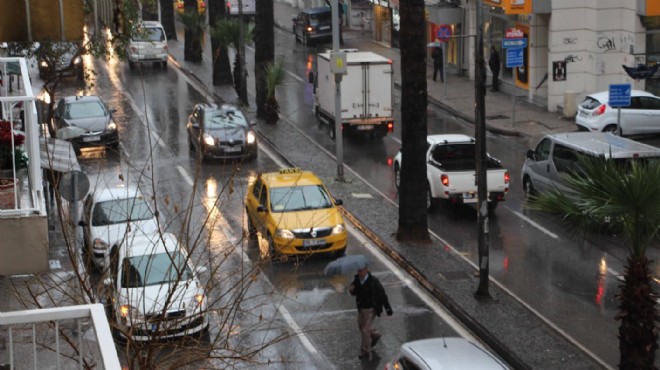 İzmir de hayata sağanak darbesi: Yağışlar ne kadar sürecek?