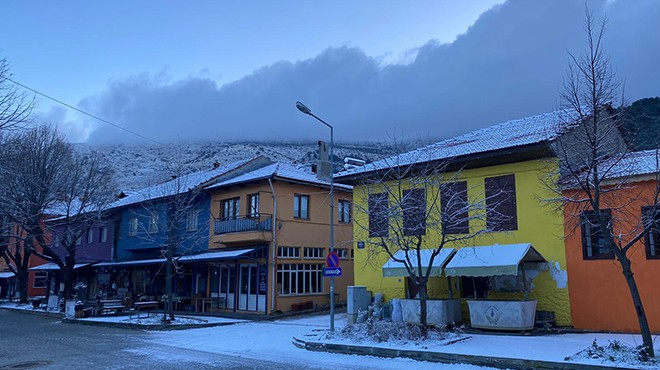 İzmir in çatısı gelinliği giydi!