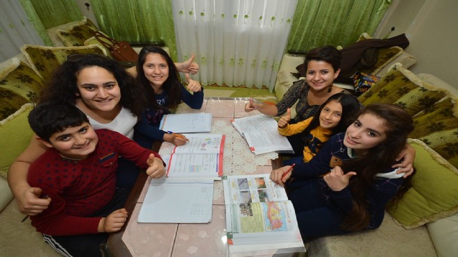 İzmir’in ‘gönül’ projesinde kardeşler abla oldu!