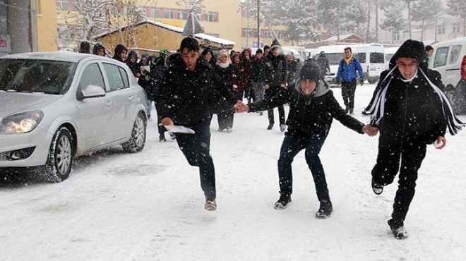 İzmir de kar bitti, dondurucu soğuk devam!