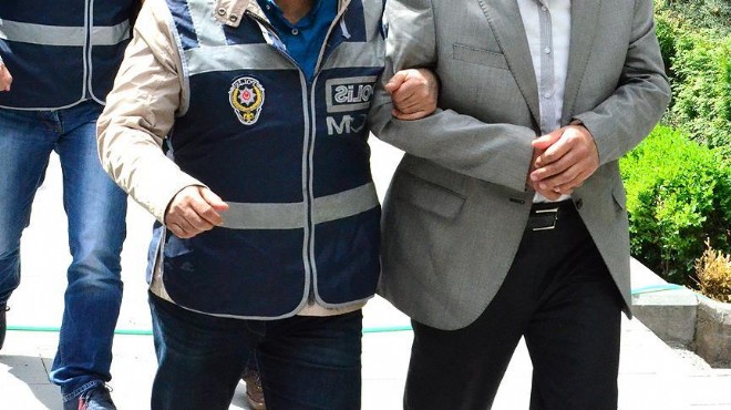 İzmir in o ilçesindeki FETÖ operasyonunda 2 tutuklama