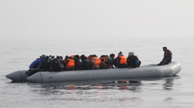 İzmir sularında operasyon raporu: 3 lastik botta 146 kişi