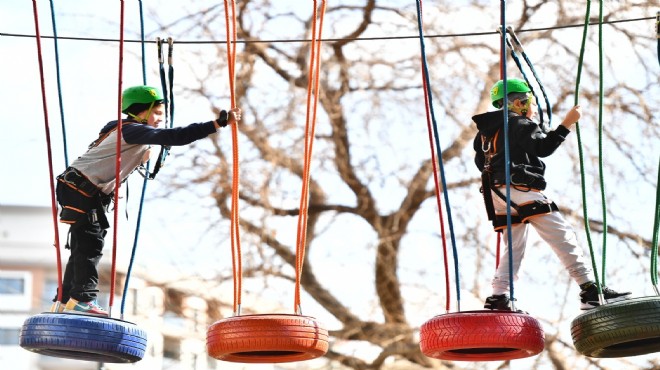 İzmirli çocuklar tatil keyfini Macera Park ta çıkardı