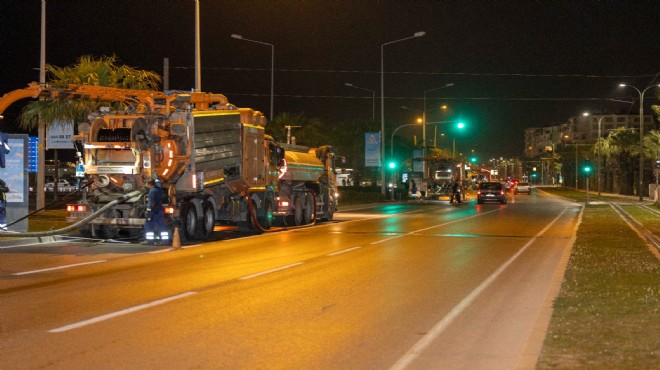 İZSU’dan lokal kokuya gece mesaisi