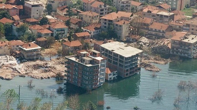 JFMO’dan deprem sonrası için uyarı… Artçılar bitmeden aynı yere bina olmaz!